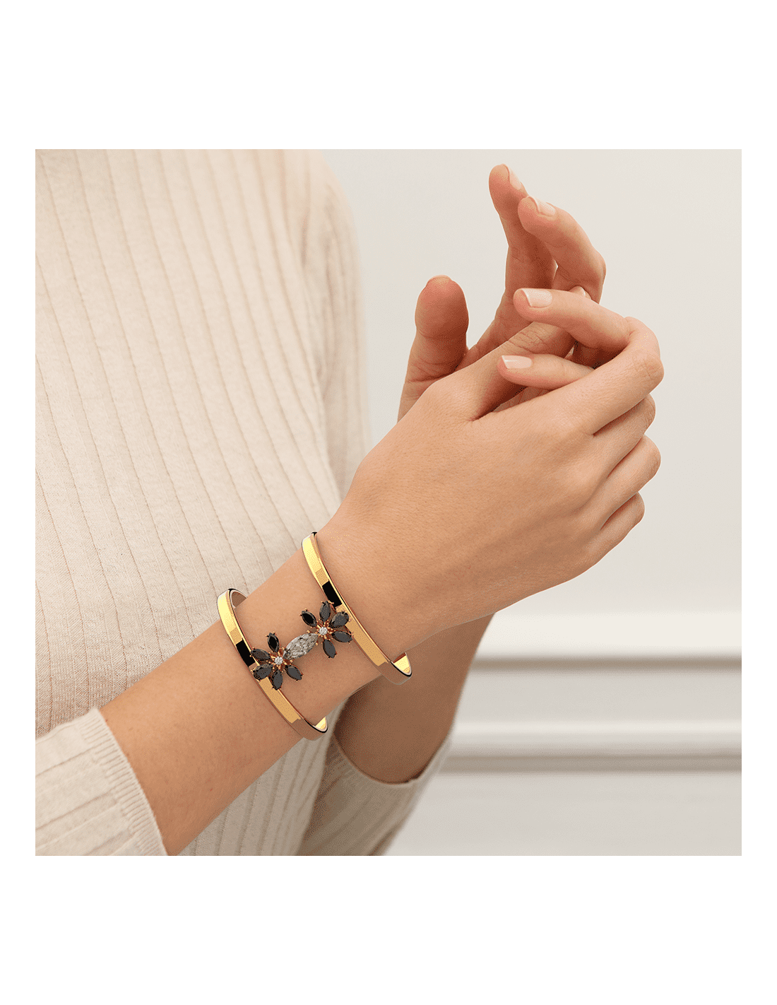 Solada Bracelet élastique pour femme avec breloques: en vente à 11.99€ sur